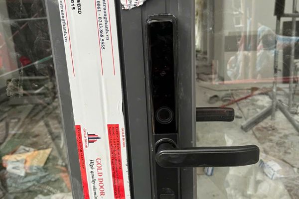 KHÓA VÂN TAY KTS105B GẮN CHO CÔNG TRÌNH CỬA NHÔM QUẬN PHÚ NHUẬN 